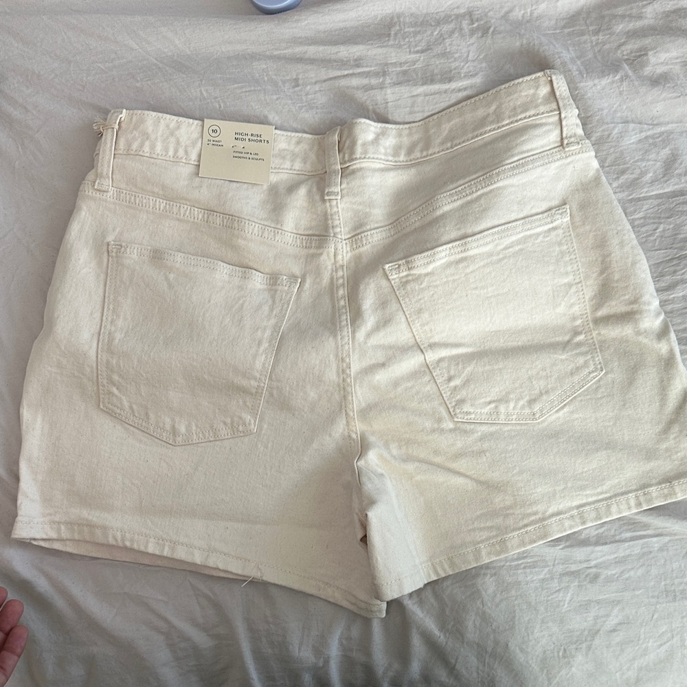 Universal Thread Off-White Jean Shorts - Picture 3 of 3